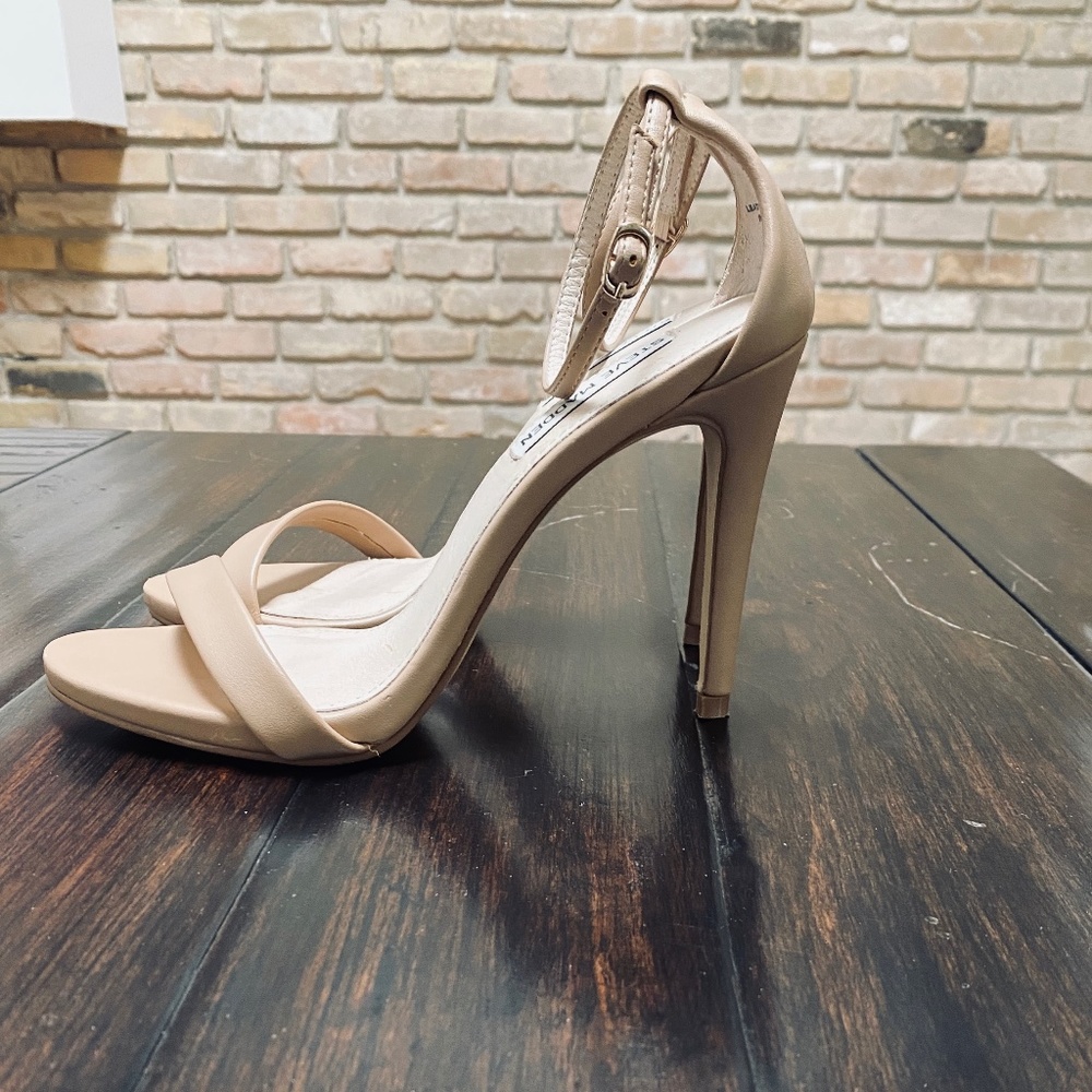 Steve Madden Stecy Heels - Nude Size 7.